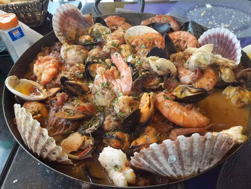 Resto -Bar Marisqueria El Puerto de Jose y Moni